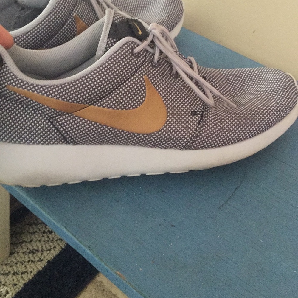 Nike tennis shoes